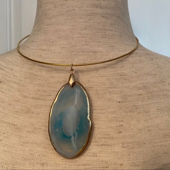 NECKLACE CHOKER GOLD TONE 15” WIRE BLUE PENDANT GEODE LOOK - Picture 2 of 6